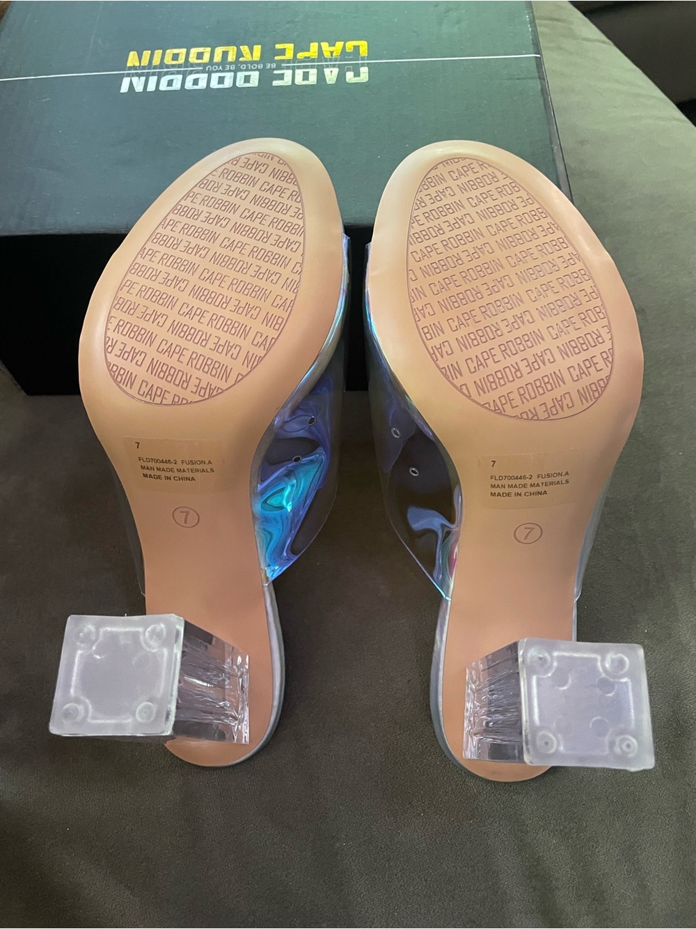 NEW IN BOX Cape Robbin Clear Iridescent Block Heel Sandals Size 7 - Picture 4 of 5